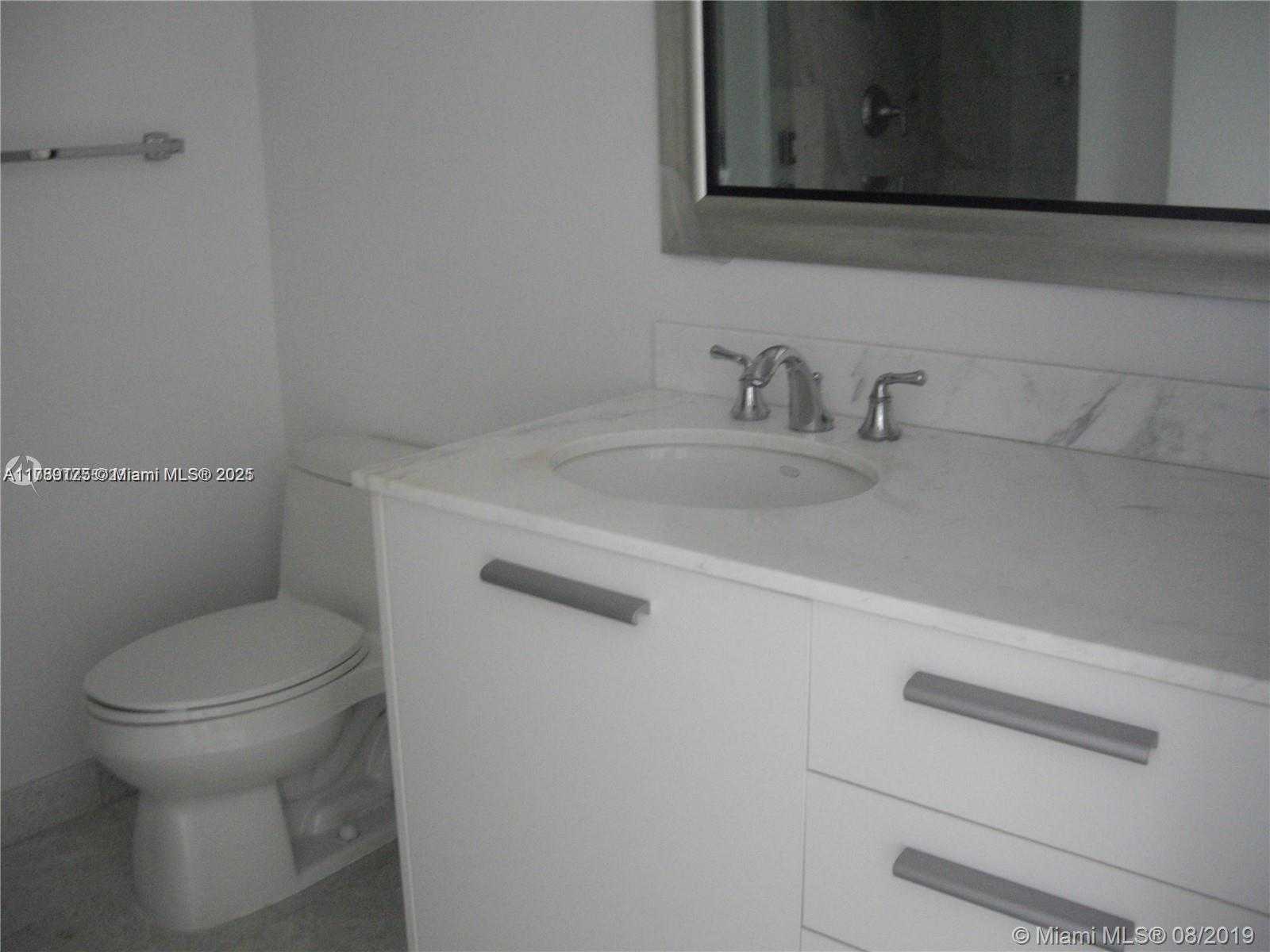 Small Image of 1060 Brickell Ave, Miami, FL 33131, USA Number 11