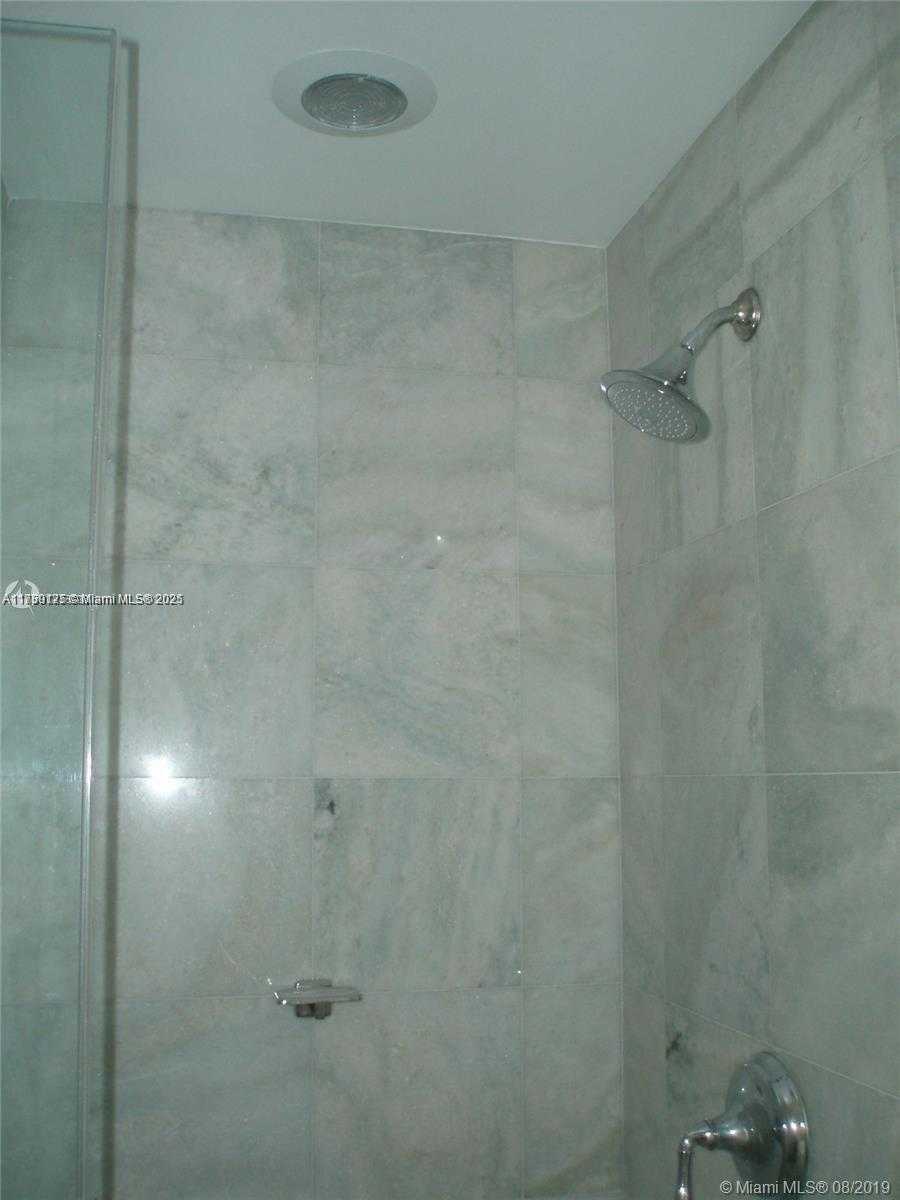 Small Image of 1060 Brickell Ave, Miami, FL 33131, USA Number 12