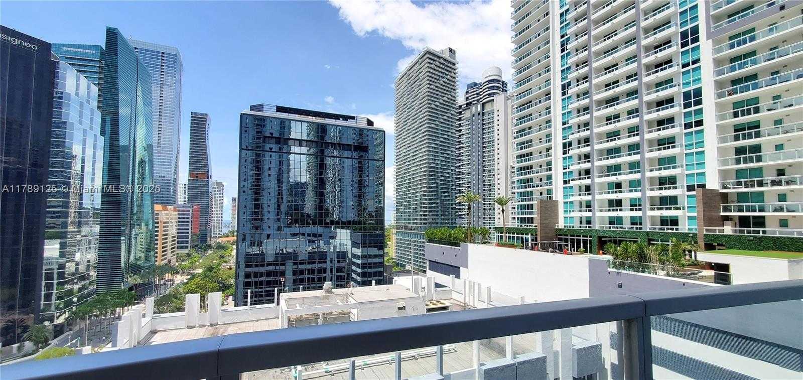 Small Image of 1060 Brickell Ave, Miami, FL 33131, USA Number 19