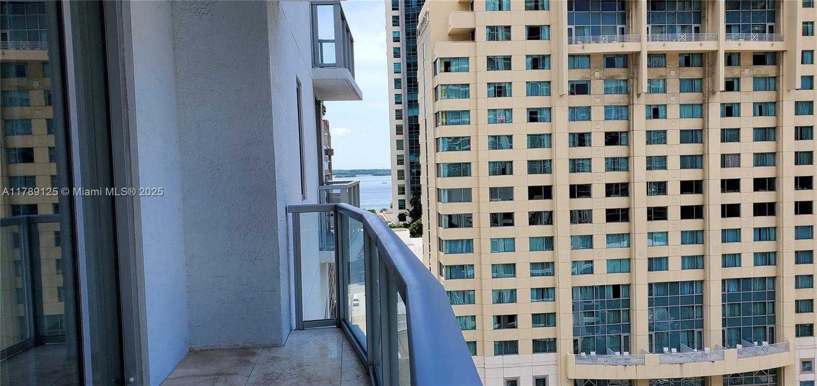 Small Image of 1060 Brickell Ave, Miami, FL 33131, USA Number 20