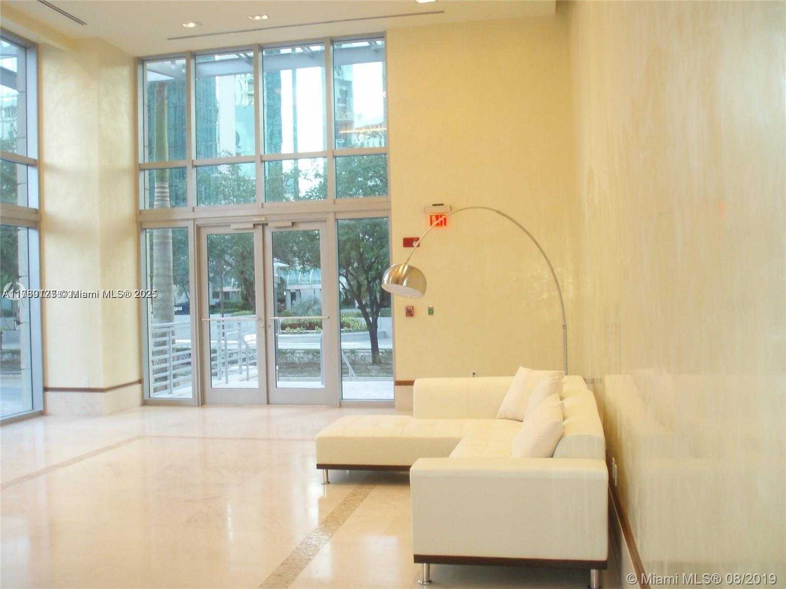 Small Image of 1060 Brickell Ave, Miami, FL 33131, USA Number 21