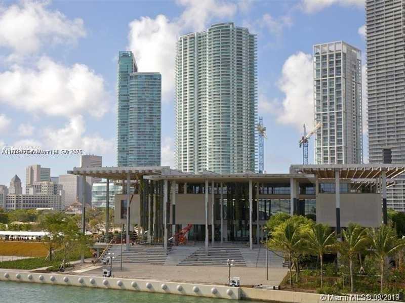 Small Image of 1060 Brickell Ave, Miami, FL 33131, USA Number 24