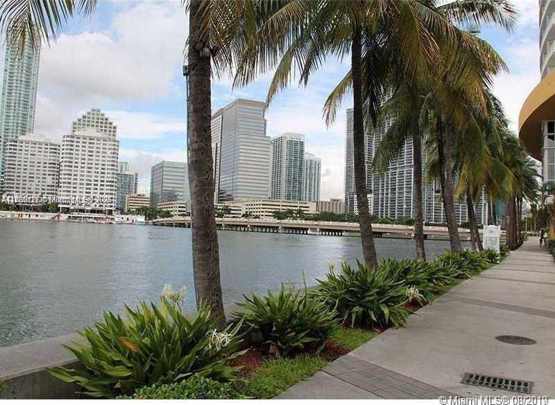 Small Image of 1060 Brickell Ave, Miami, FL 33131, USA Number 28