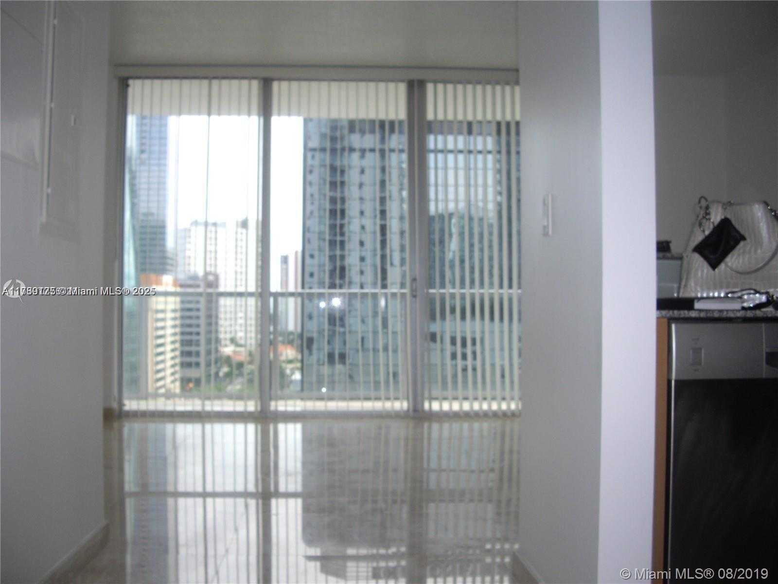 Small Image of 1060 Brickell Ave, Miami, FL 33131, USA Number 3
