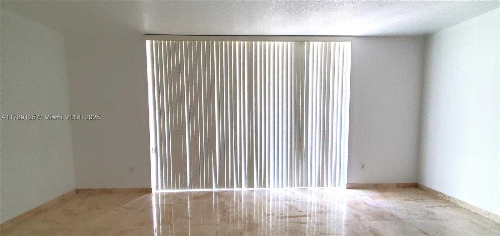 Small Image of 1060 Brickell Ave, Miami, FL 33131, USA Number 30