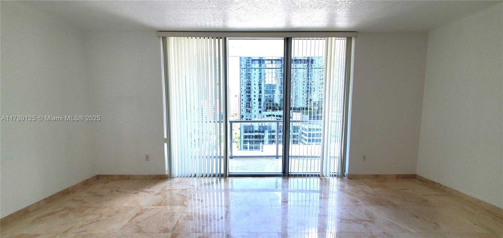 Small Image of 1060 Brickell Ave, Miami, FL 33131, USA Number 4