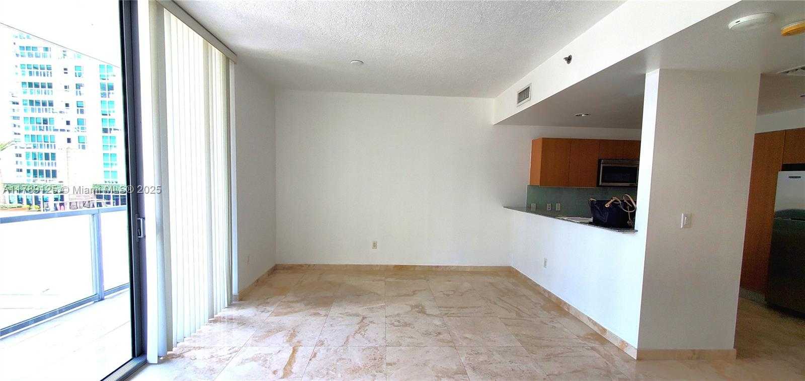 Small Image of 1060 Brickell Ave, Miami, FL 33131, USA Number 8