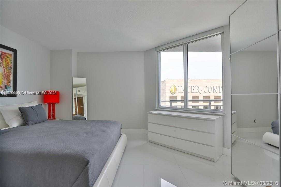 Small Image of 335 SOUTH BISCAYNE BLVD #3700, Miami Number 4