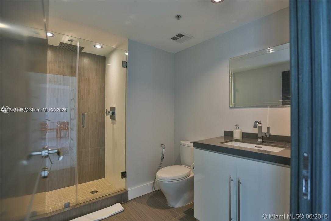 Small Image of 335 SOUTH BISCAYNE BLVD #3700, Miami Number 5