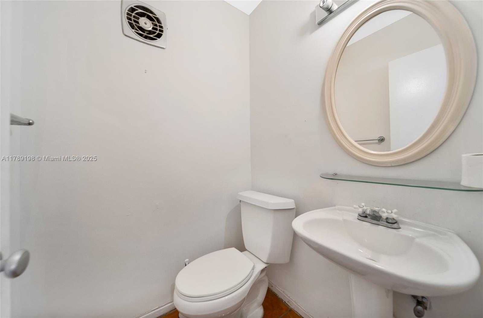Small Image of 7412 GARY AVE #7412, Miami Beach Number 15