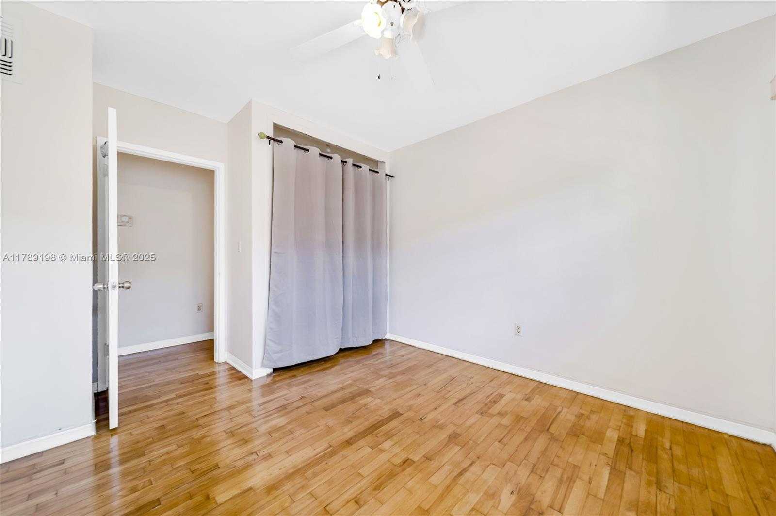 Small Image of 7412 GARY AVE #7412, Miami Beach Number 17