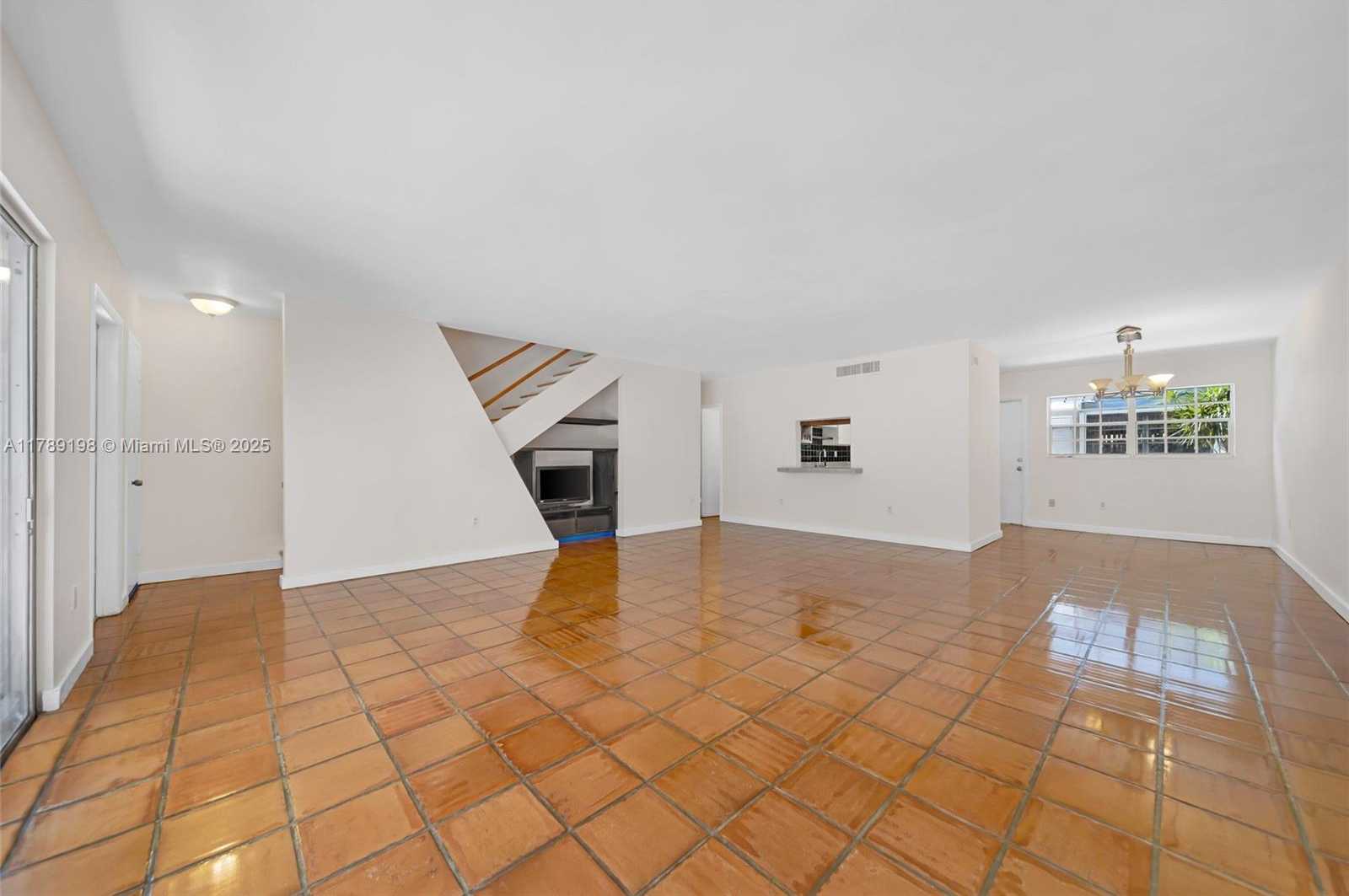 Small Image of 7412 GARY AVE #7412, Miami Beach Number 2