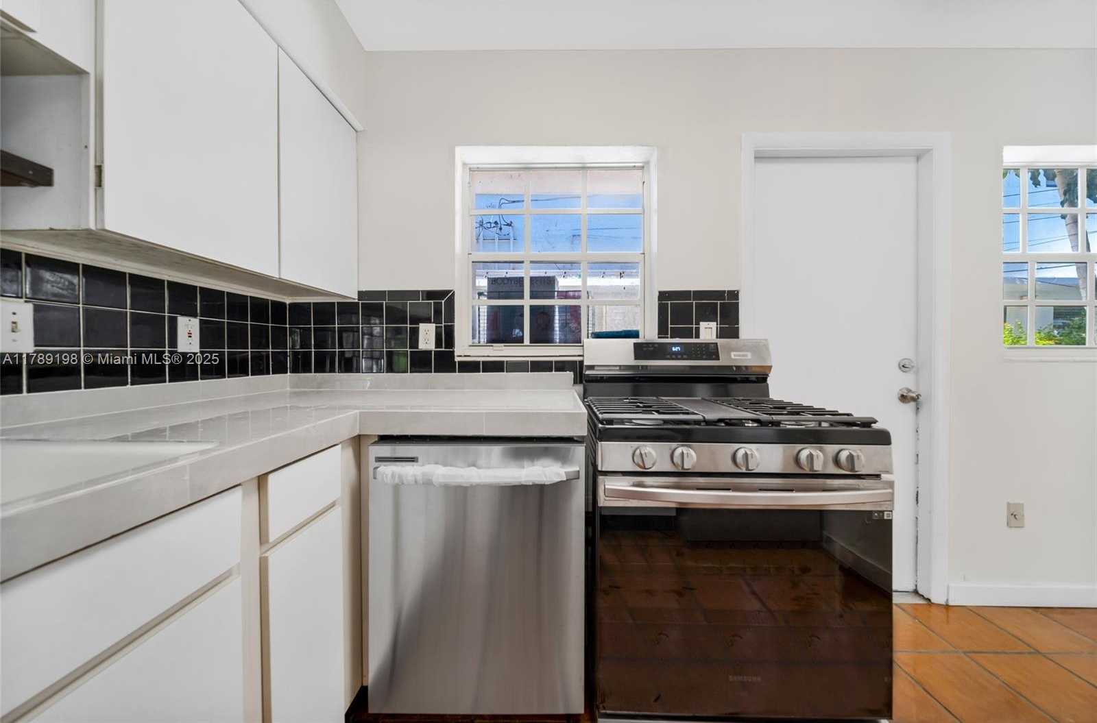 Small Image of 7412 GARY AVE #7412, Miami Beach Number 8