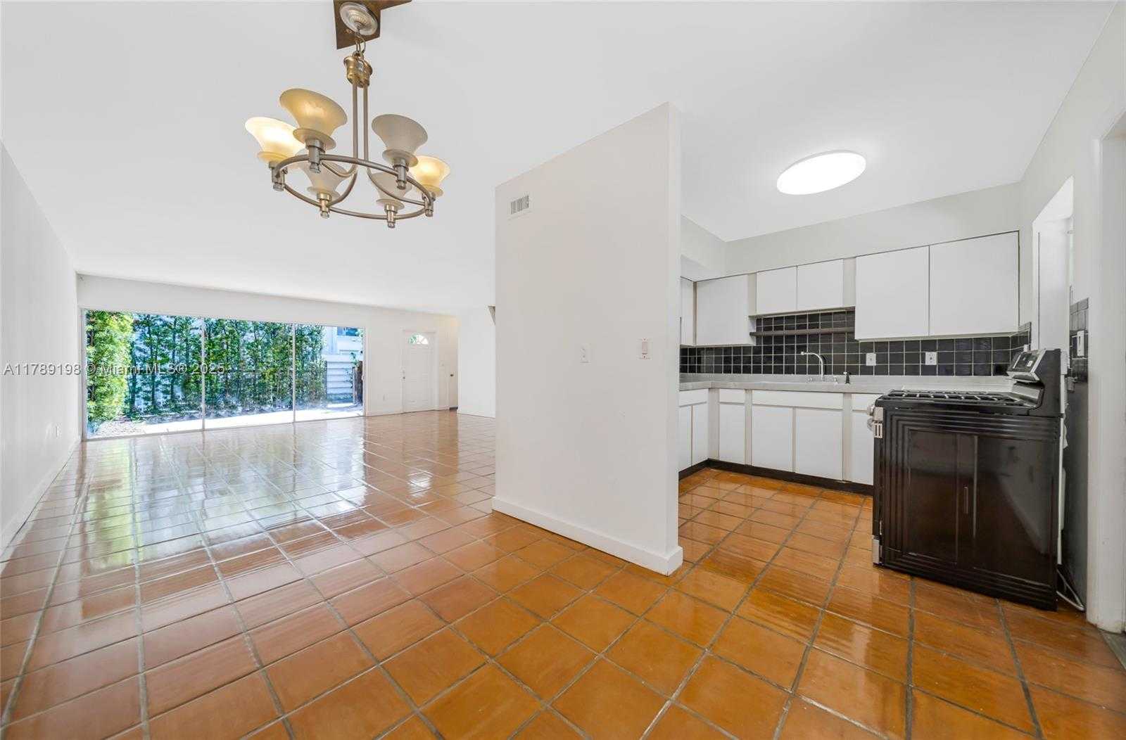 Small Image of 7412 GARY AVE #7412, Miami Beach Number 9
