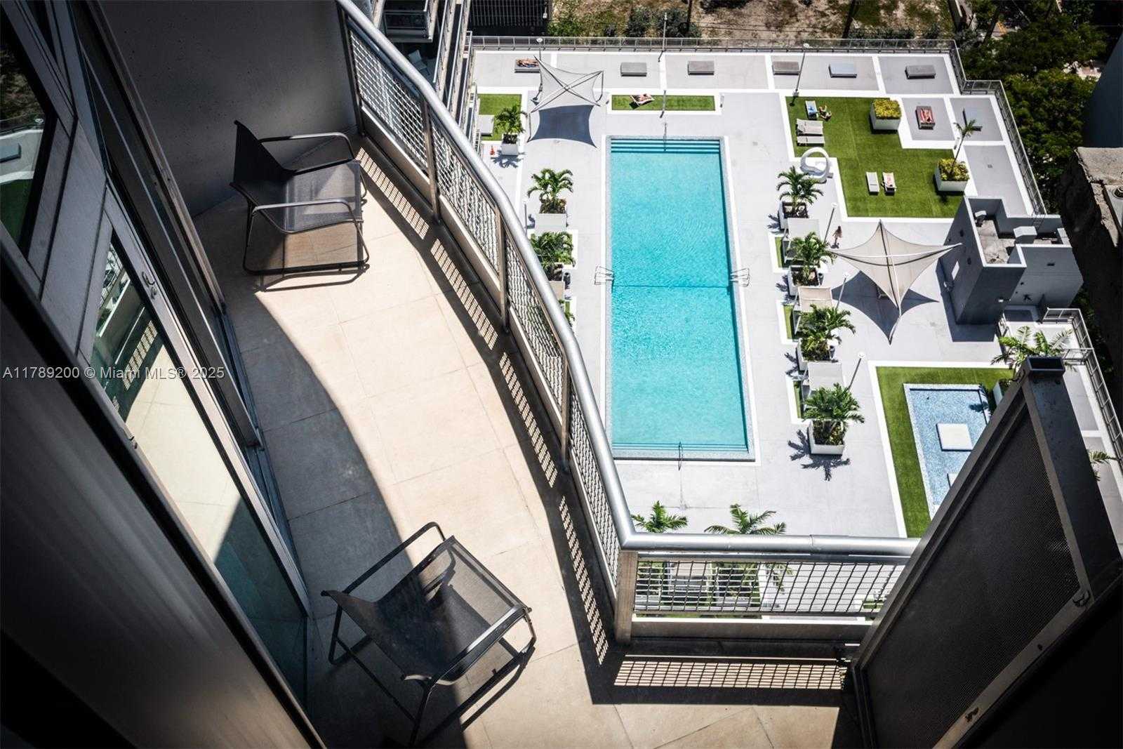 Small Image of 690 SOUTH WEST 1ST CT #2527, Miami Number 16