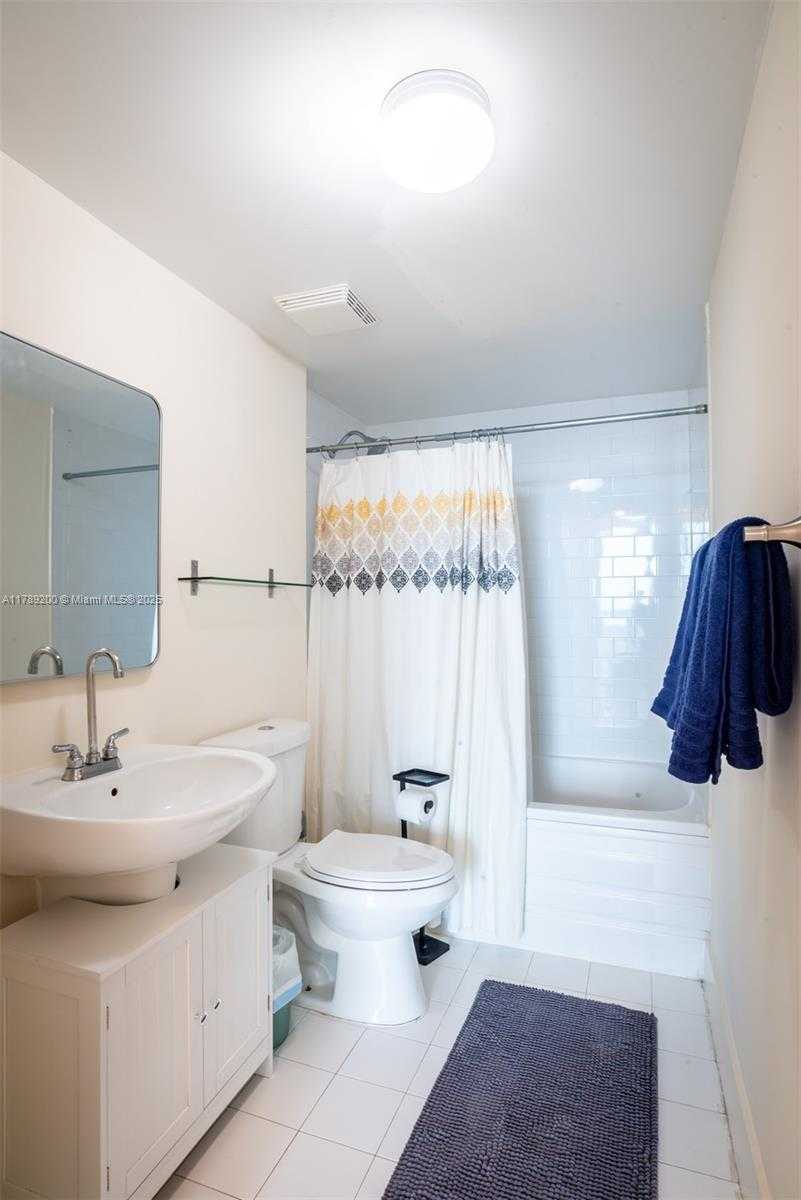 Small Image of 690 SOUTH WEST 1ST CT #2527, Miami Number 17