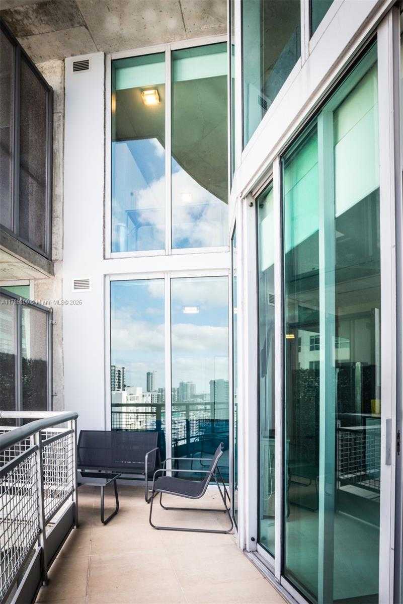 Small Image of 690 SOUTH WEST 1ST CT #2527, Miami Number 20