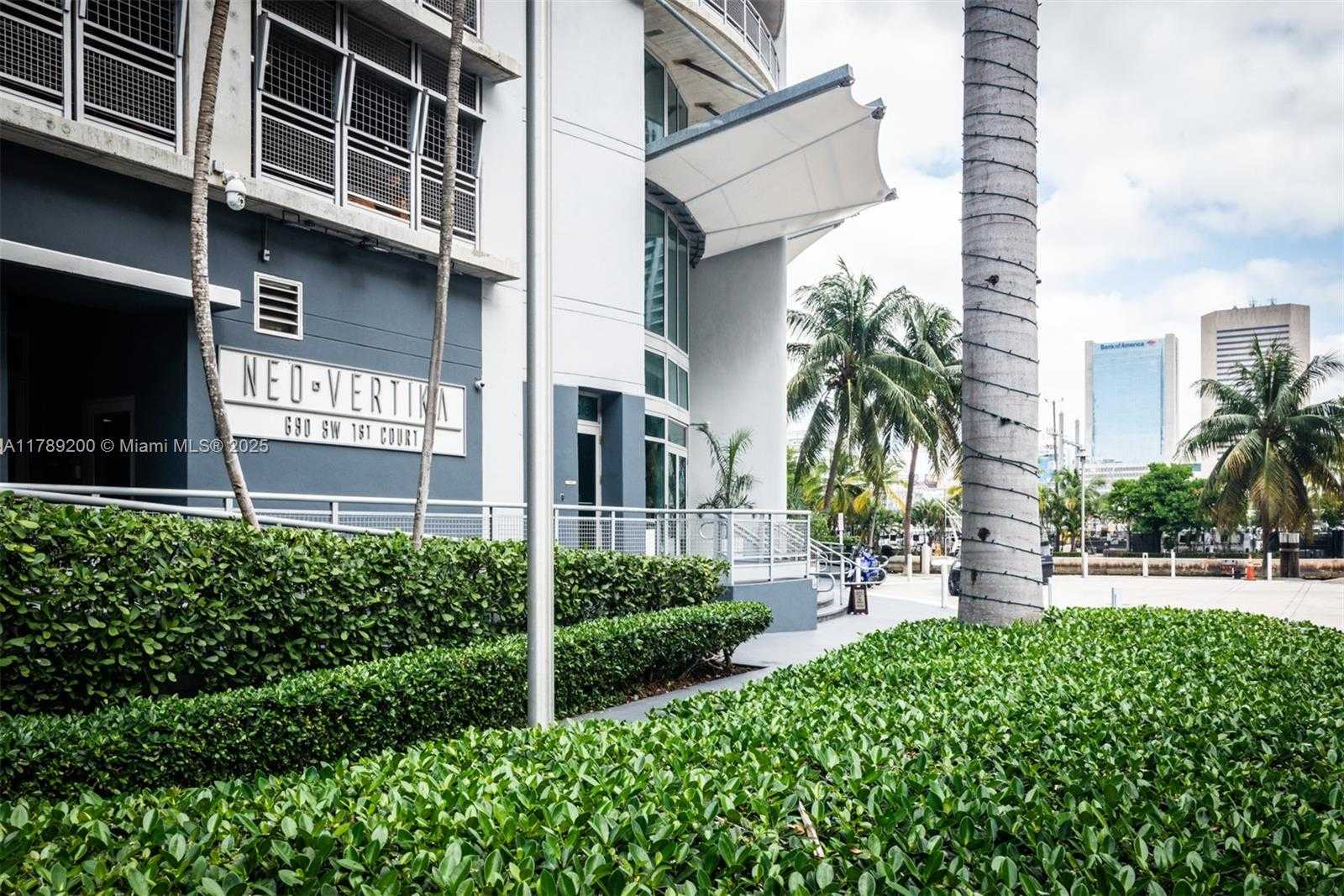 Small Image of 690 SOUTH WEST 1ST CT #2527, Miami Number 21