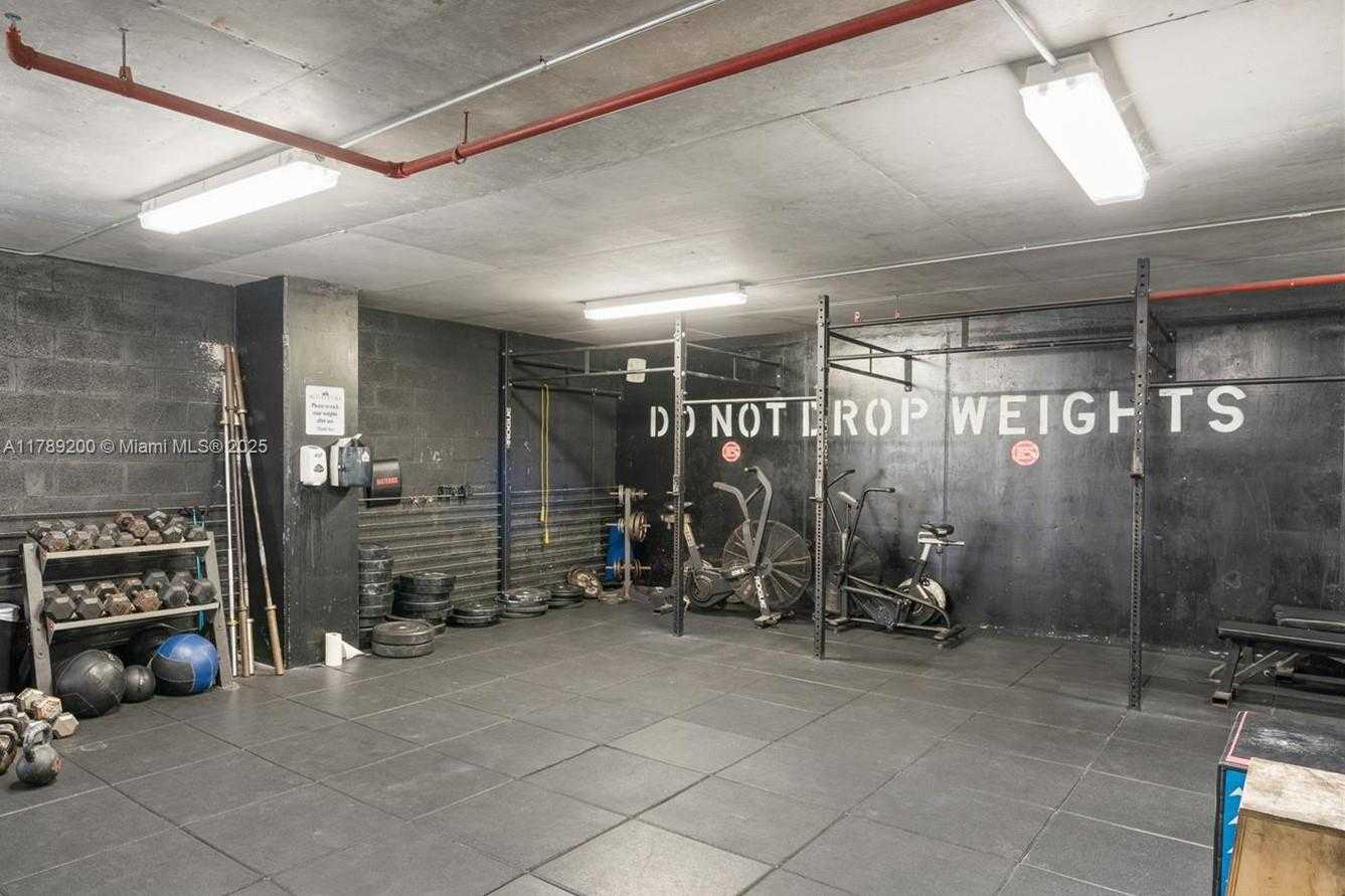 Small Image of 690 SOUTH WEST 1ST CT #2527, Miami Number 25