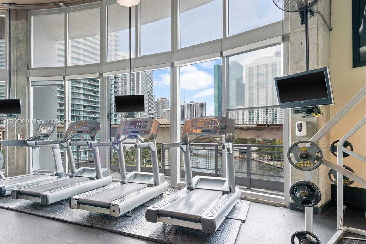 Small Image of 690 SOUTH WEST 1ST CT #2527, Miami Number 28