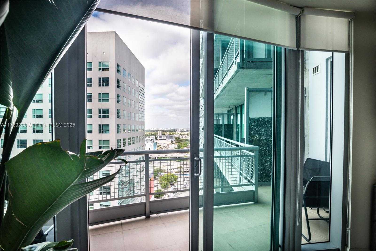 Small Image of 690 SOUTH WEST 1ST CT #2527, Miami Number 3