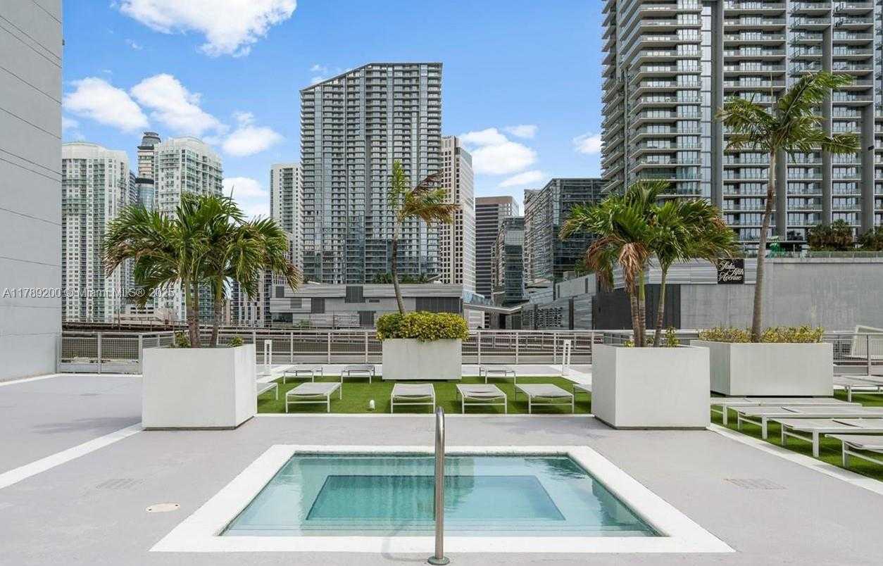 Small Image of 690 SOUTH WEST 1ST CT #2527, Miami Number 30