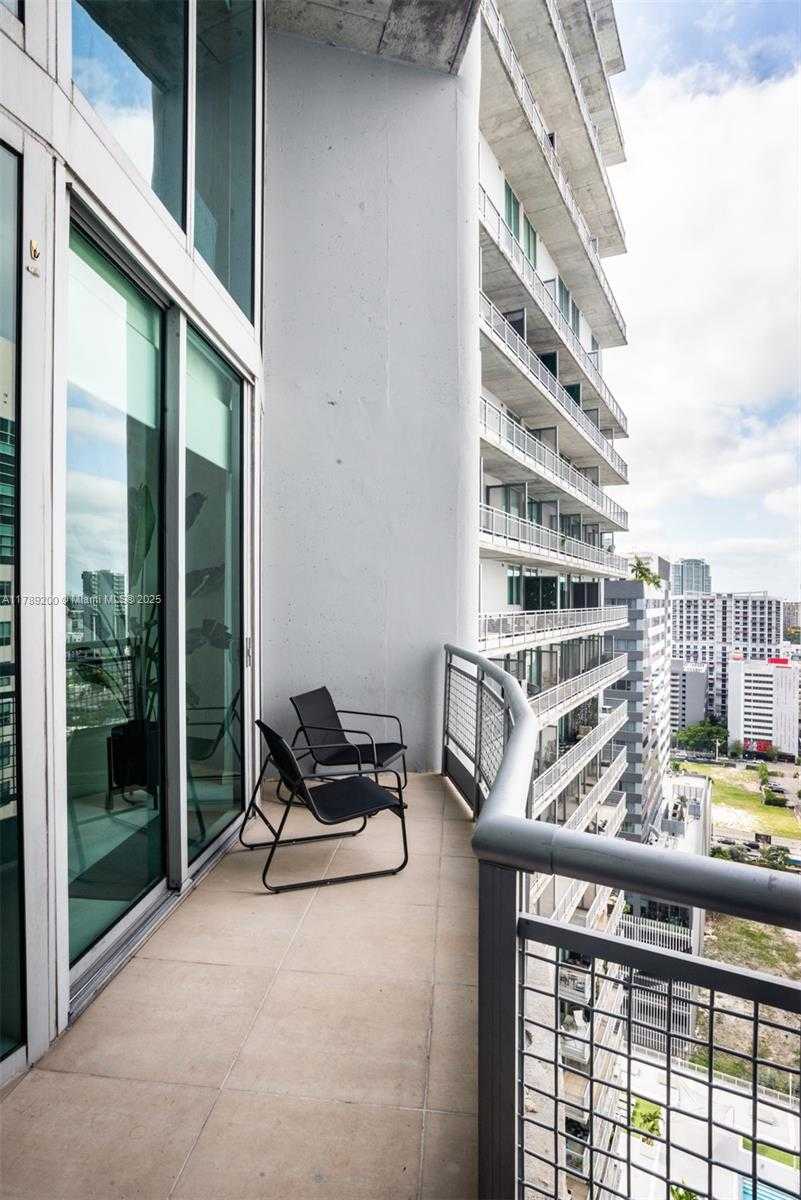 Small Image of 690 SOUTH WEST 1ST CT #2527, Miami Number 4