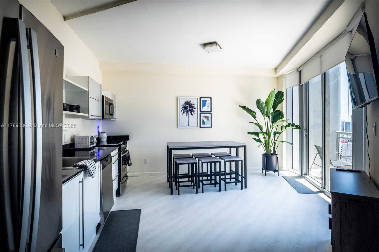Small Image of 690 SOUTH WEST 1ST CT #2527, Miami Number 5