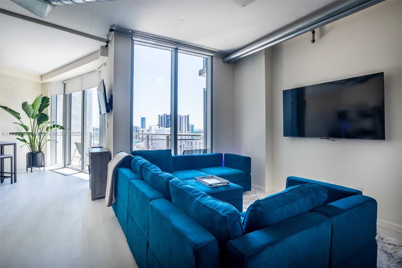Small Image of 690 SOUTH WEST 1ST CT #2527, Miami Number 7