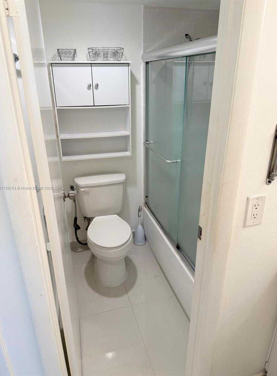 Small Image of 20500 E Country Club Dr, Aventura, FL 33180, USA Number 13