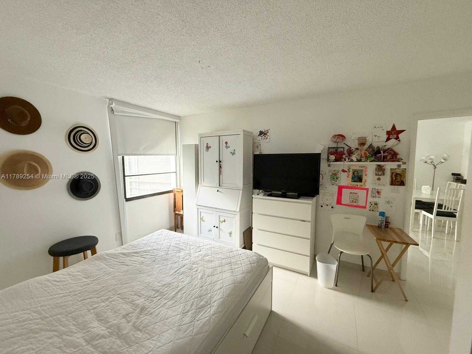 Small Image of 20500 E Country Club Dr, Aventura, FL 33180, USA Number 15