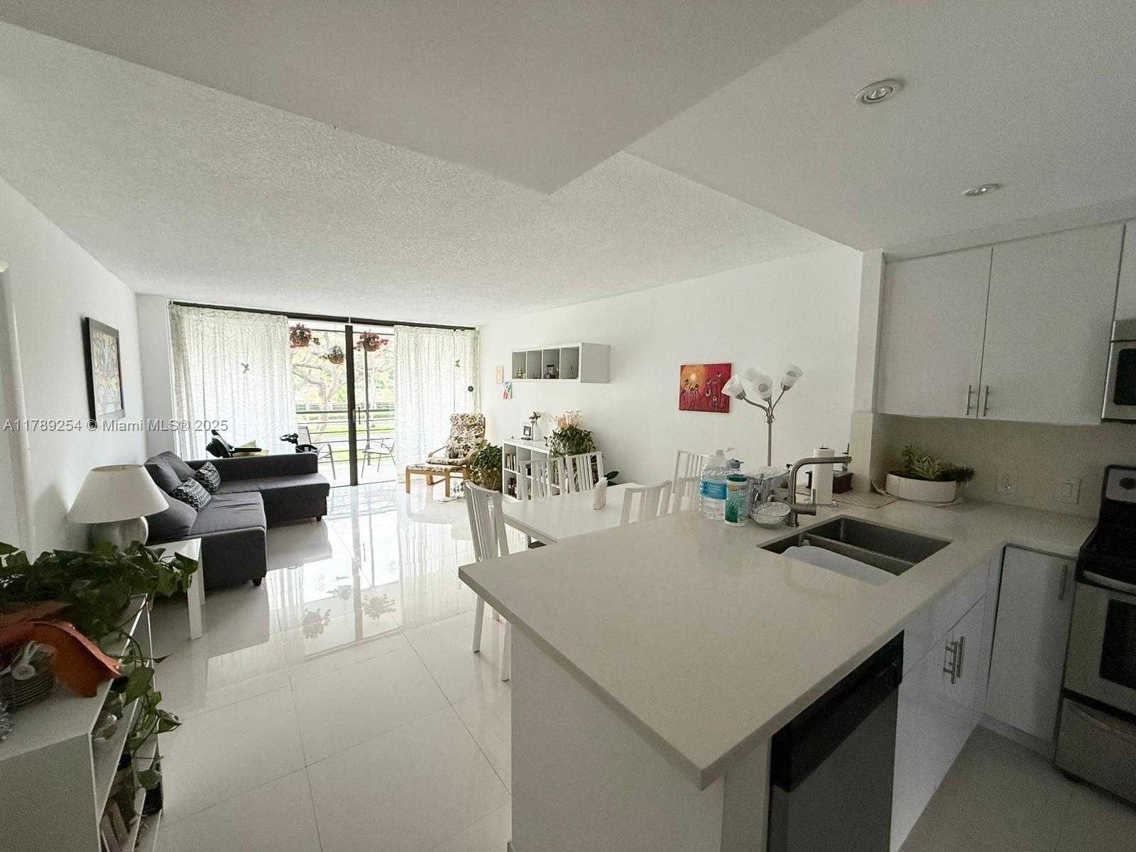Small Image of 20500 E Country Club Dr, Aventura, FL 33180, USA Number 6