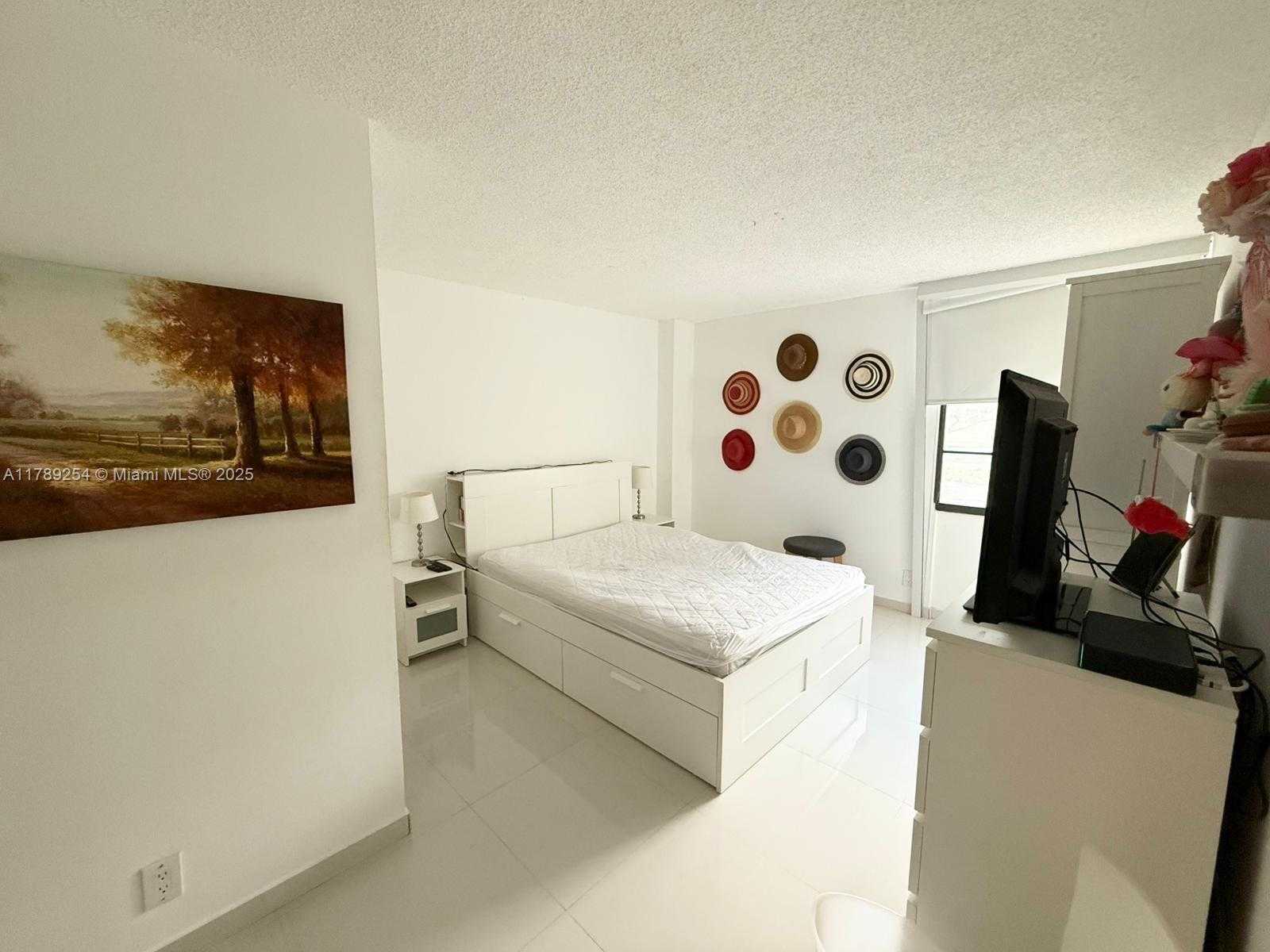 Small Image of 20500 E Country Club Dr, Aventura, FL 33180, USA Number 8