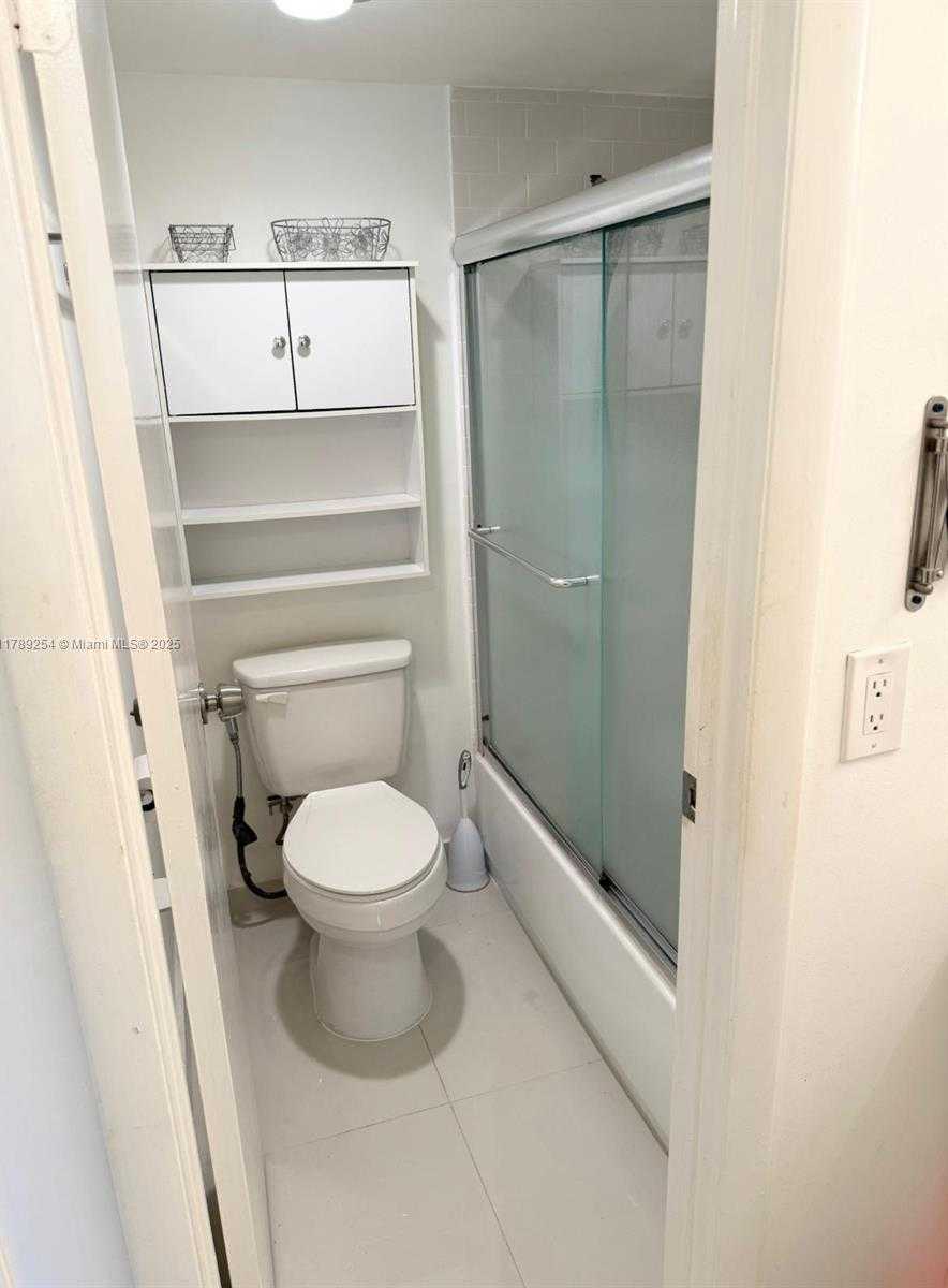 Small Image of 20500 E Country Club Dr, Aventura, FL 33180, USA Number 9