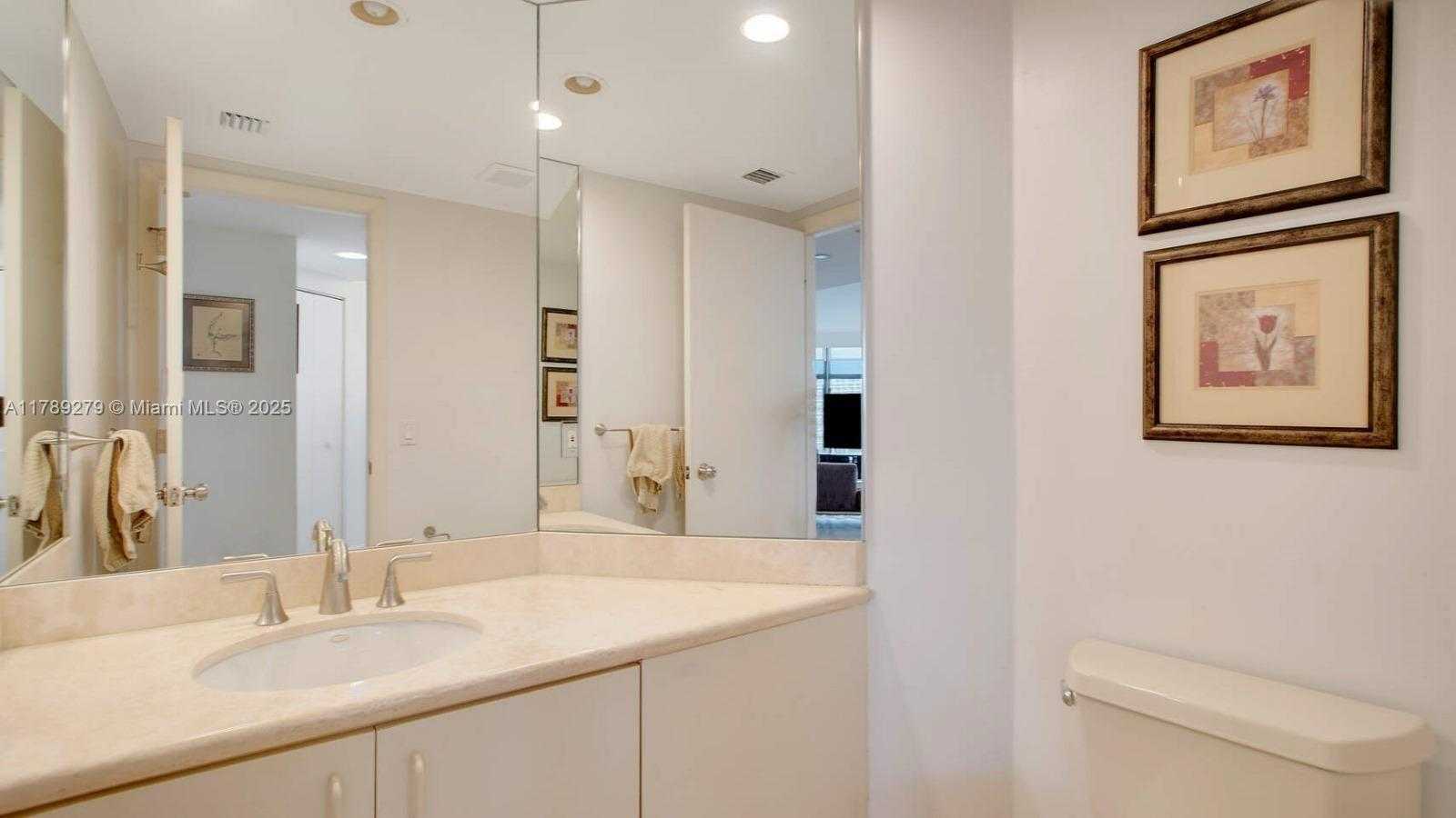 Small Image of 1000 WEST ISLAND BLVD #2409, Aventura Number 12