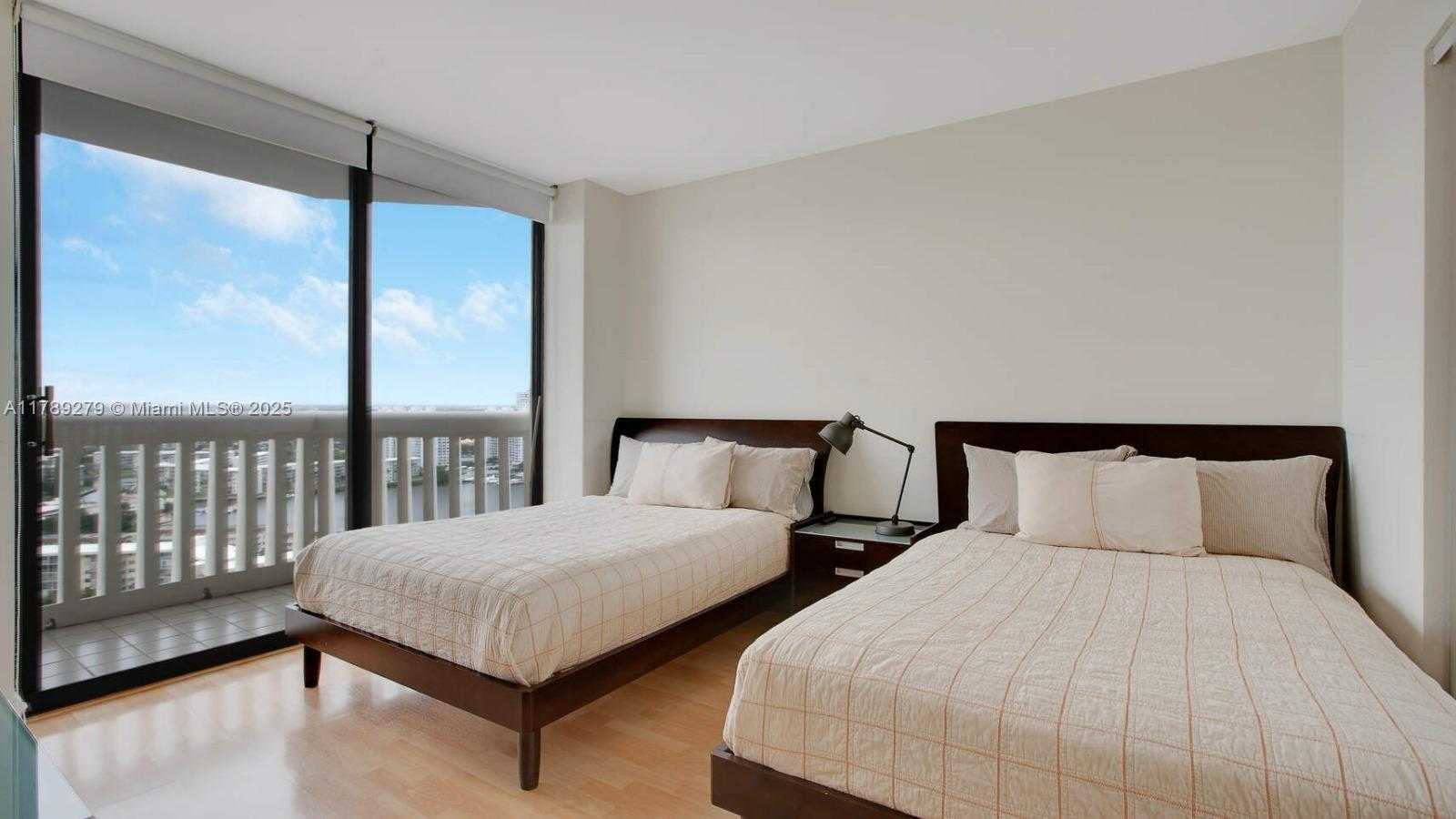 Small Image of 1000 WEST ISLAND BLVD #2409, Aventura Number 14
