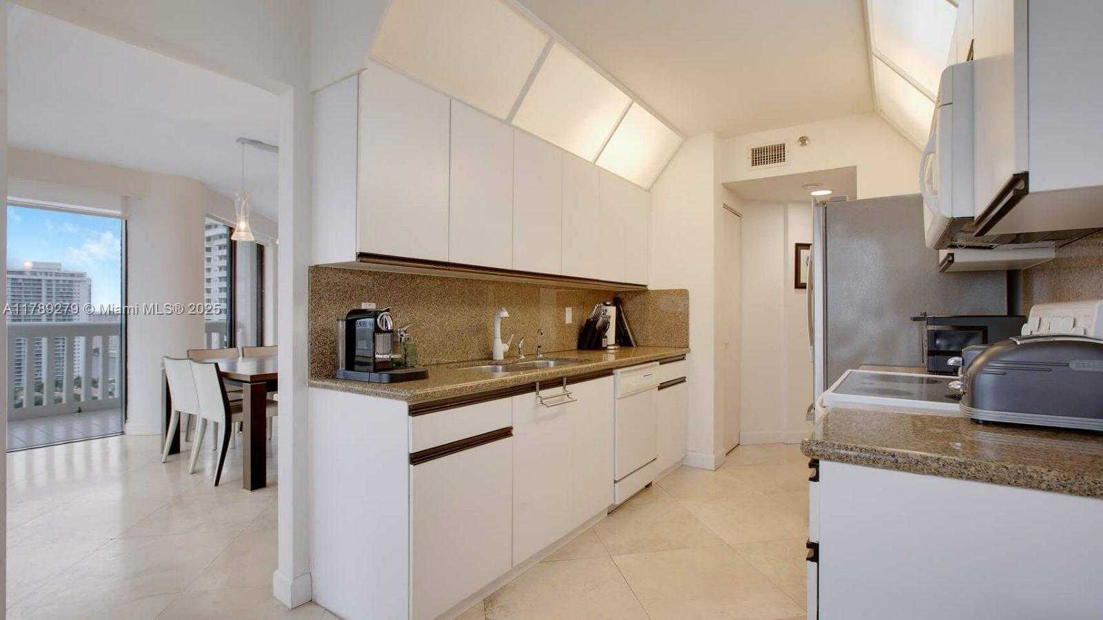 Small Image of 1000 WEST ISLAND BLVD #2409, Aventura Number 3