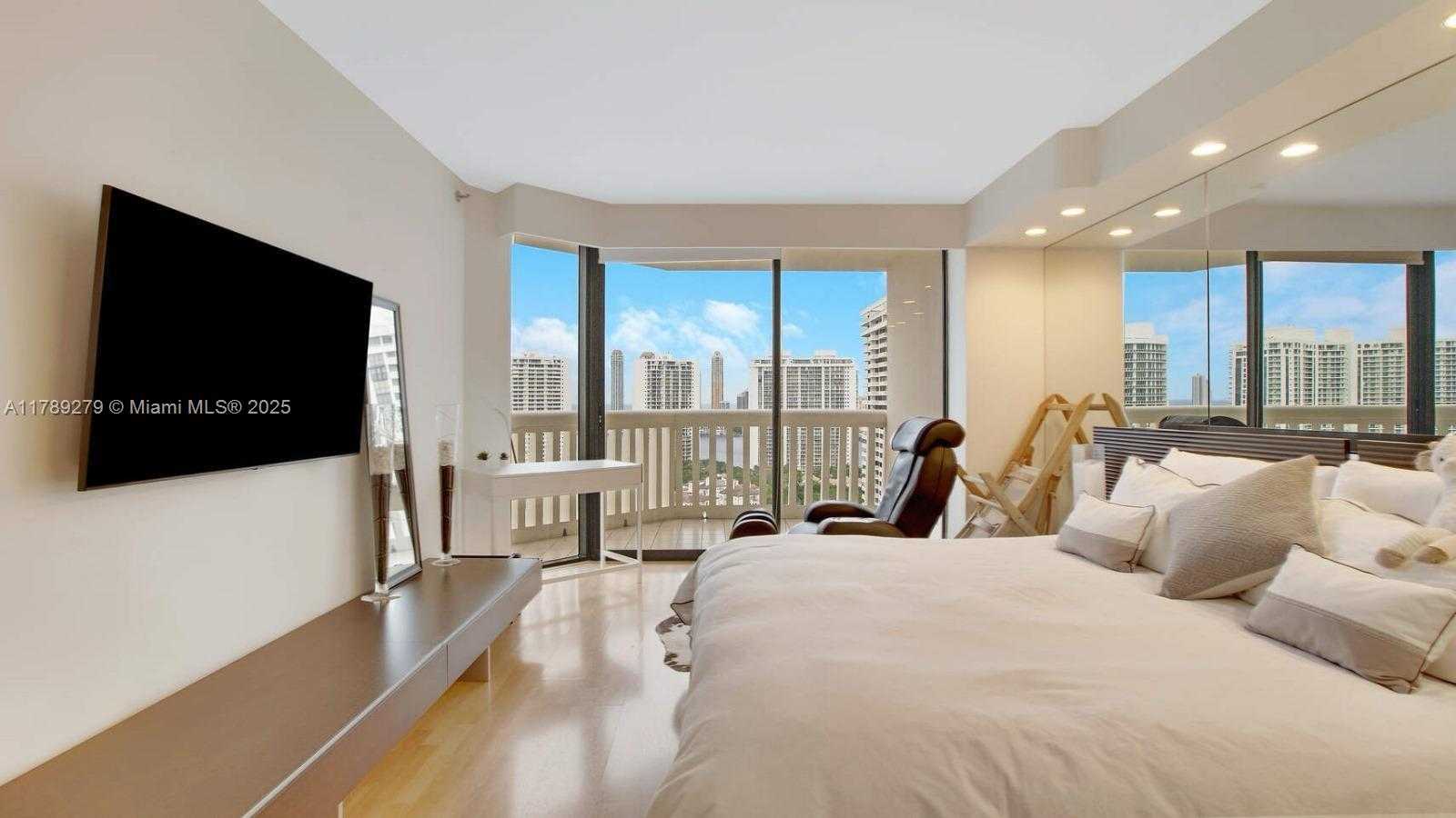 Small Image of 1000 WEST ISLAND BLVD #2409, Aventura Number 6