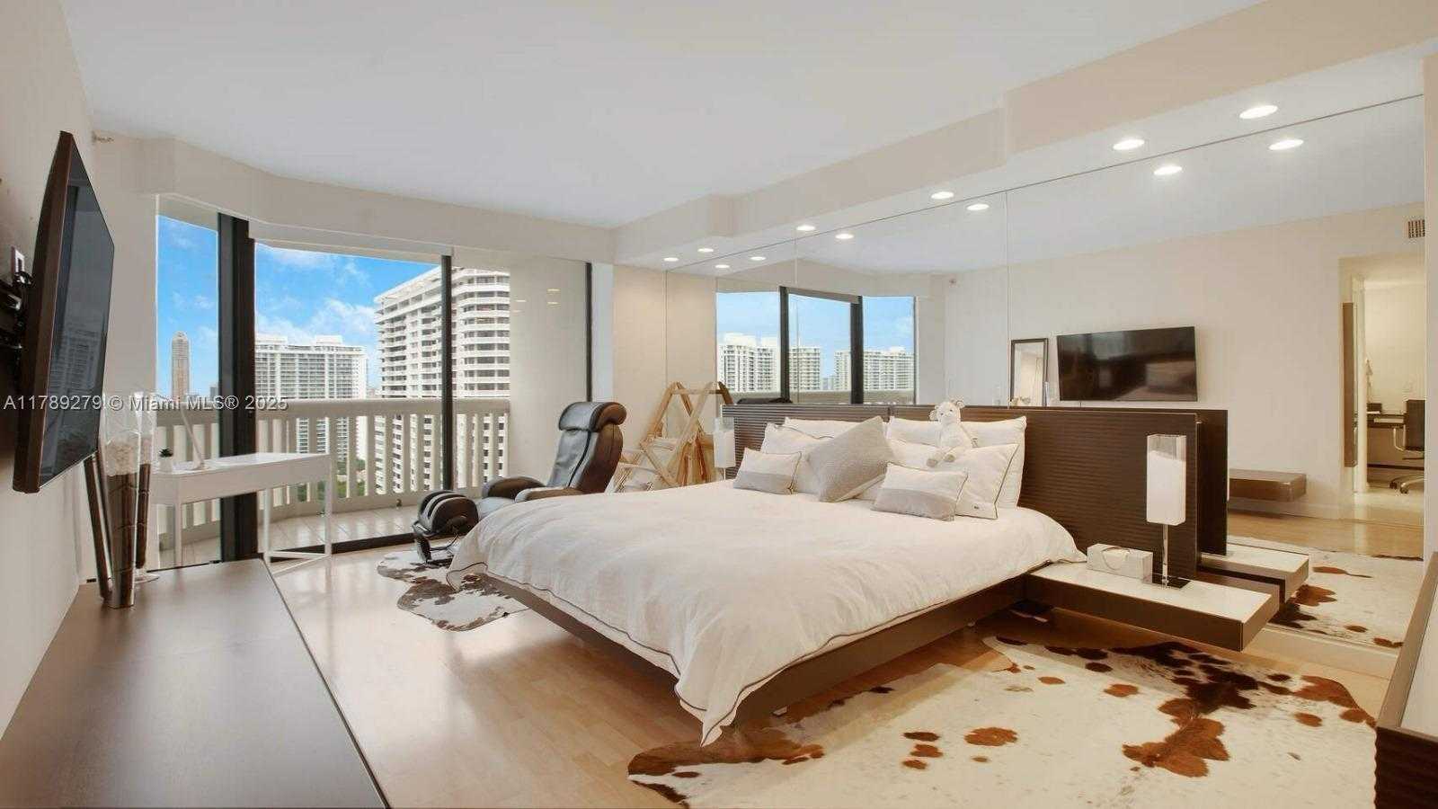 Small Image of 1000 WEST ISLAND BLVD #2409, Aventura Number 7