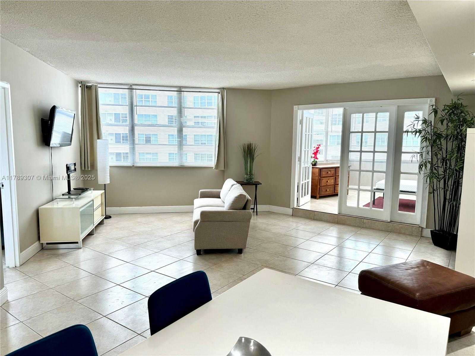 Small Image of 801 BRICKELL BAY DR #465, Miami Number 2