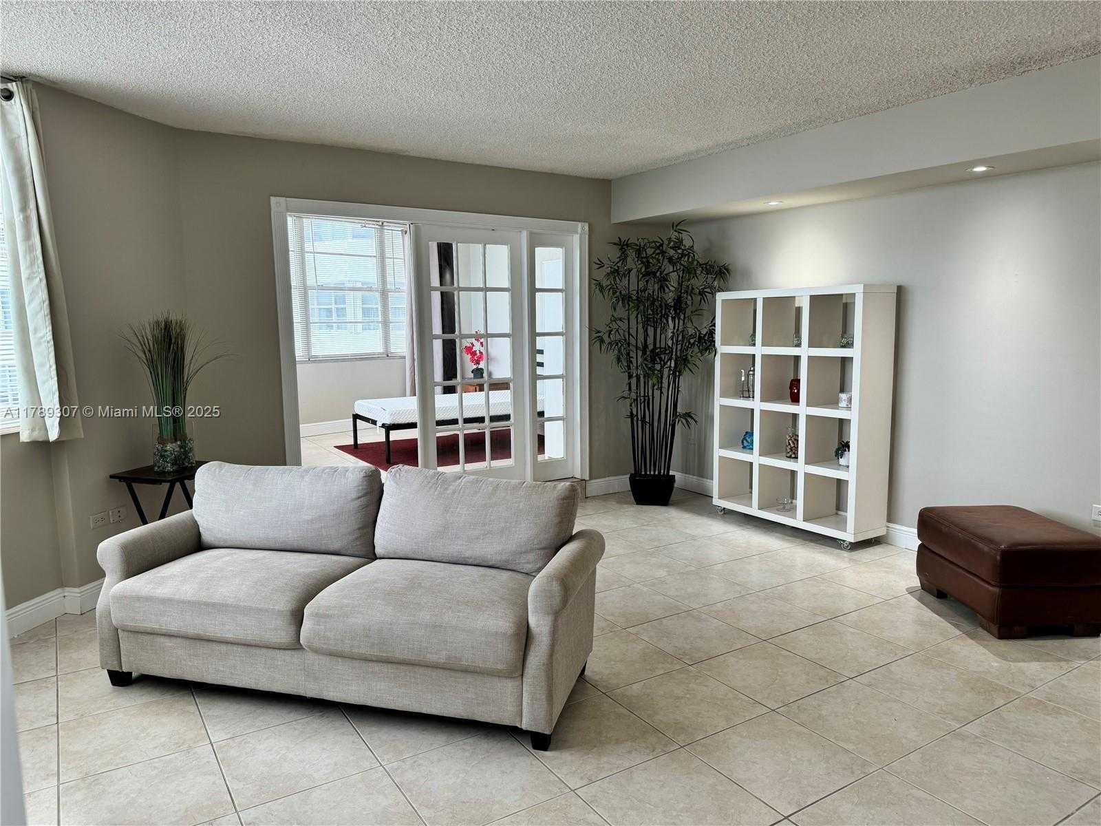Small Image of 801 BRICKELL BAY DR #465, Miami Number 3