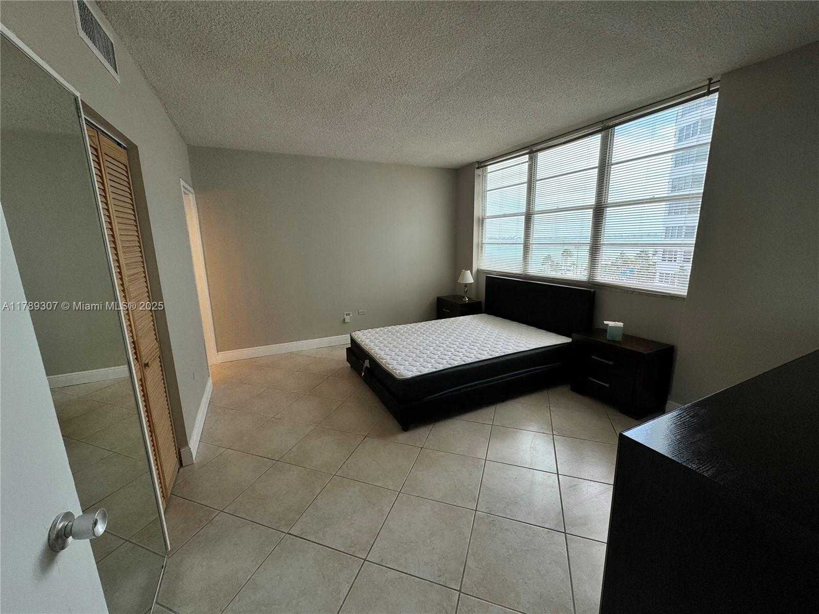 Small Image of 801 BRICKELL BAY DR #465, Miami Number 5