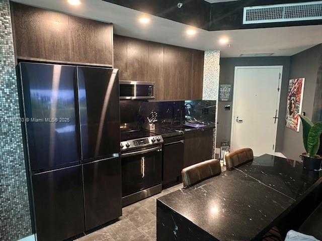 Small Image of 1900 NORTH BAYSHORE DR #2605, Miami Number 25