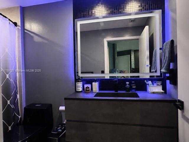 Small Image of 1900 NORTH BAYSHORE DR #2605, Miami Number 30