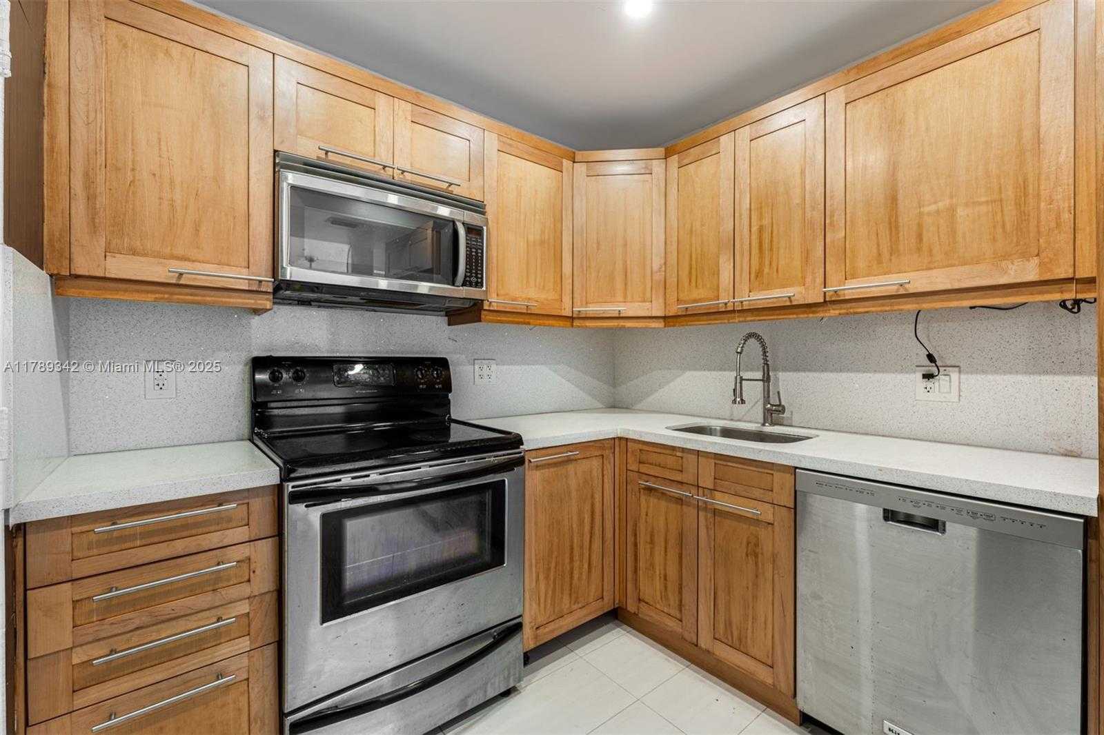 Small Image of 800 WEST AVE #720, Miami Beach Number 9