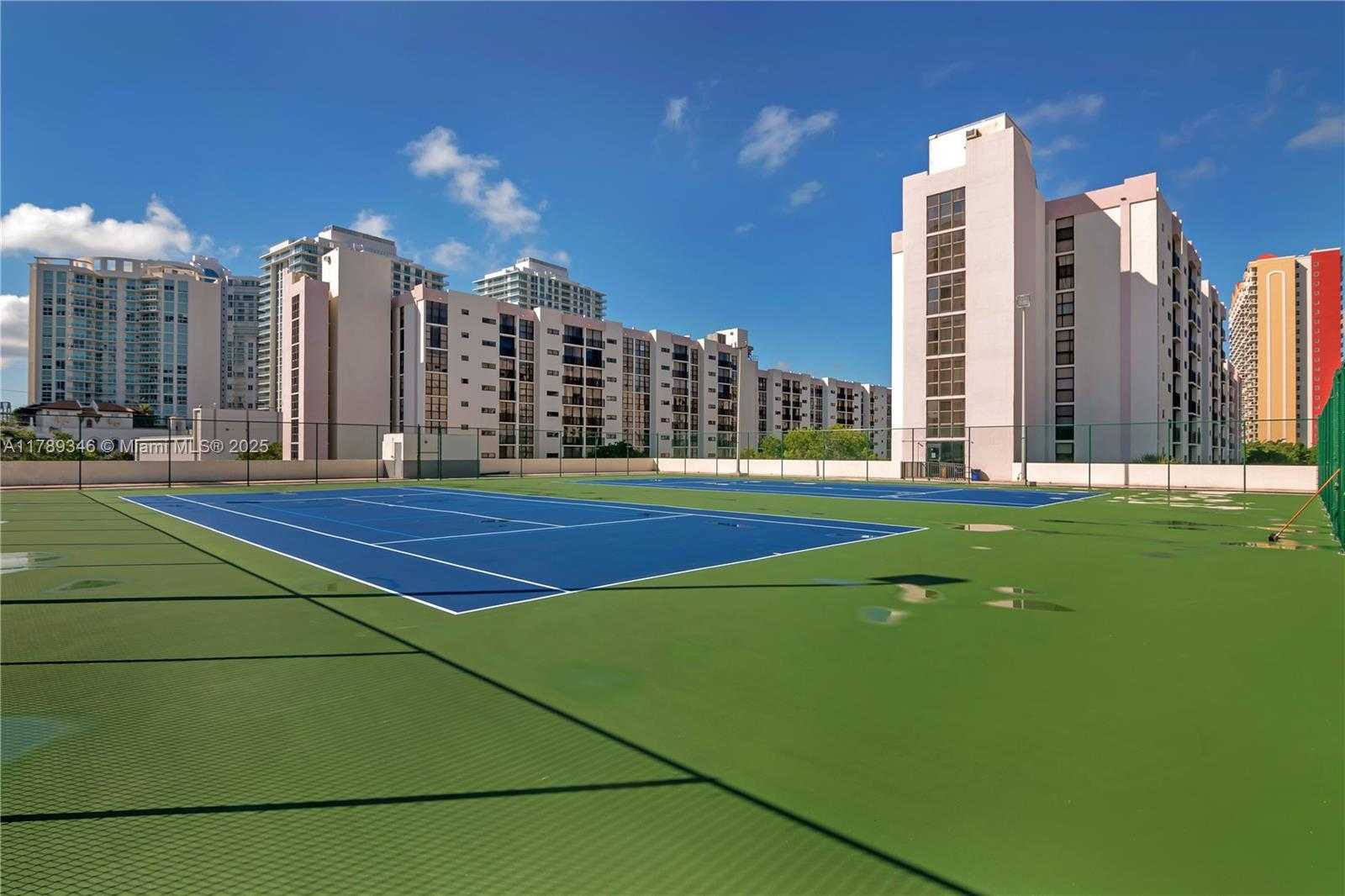 Small Image of 17011 NORTH BAY RD #518, Sunny Isles Beach Number 10
