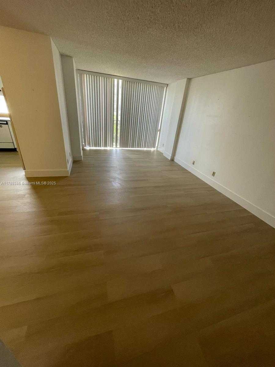 Small Image of 17011 NORTH BAY RD #518, Sunny Isles Beach Number 11