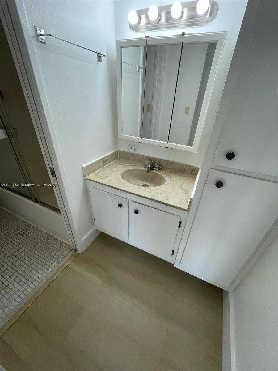 Small Image of 17011 NORTH BAY RD #518, Sunny Isles Beach Number 13
