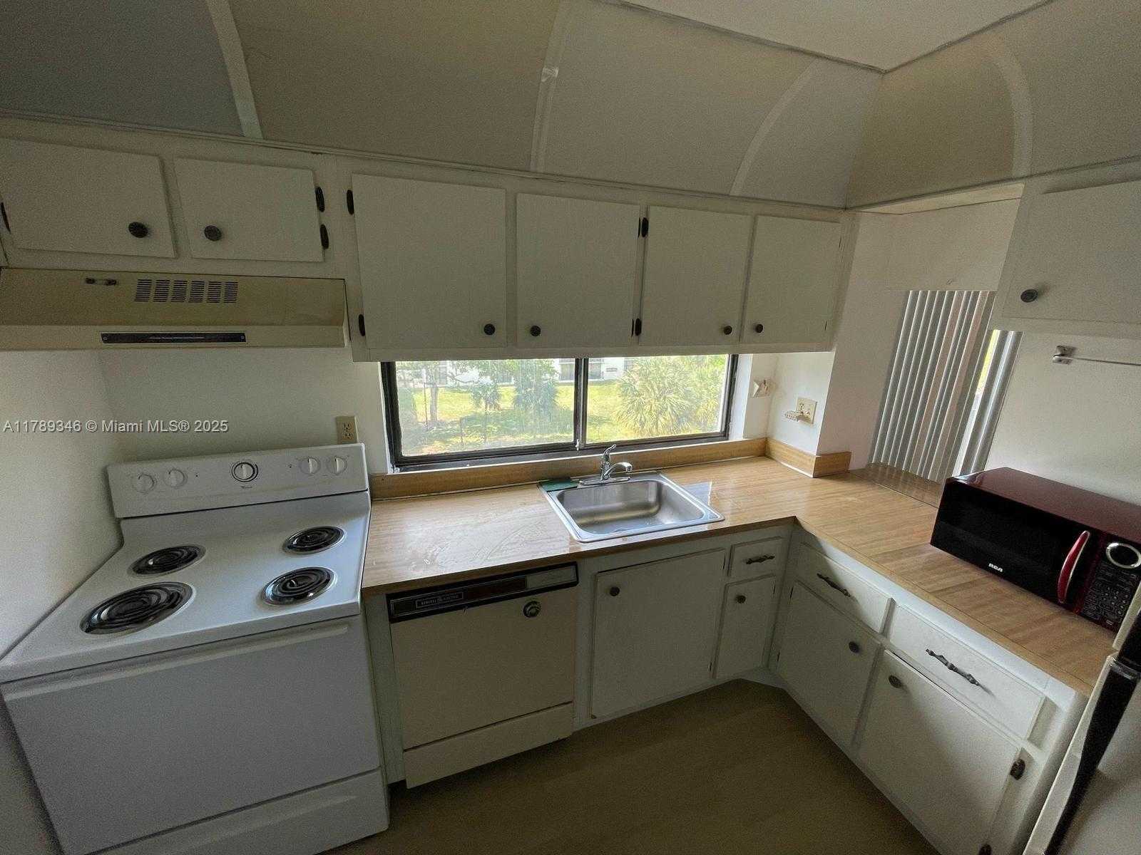 Small Image of 17011 NORTH BAY RD #518, Sunny Isles Beach Number 15