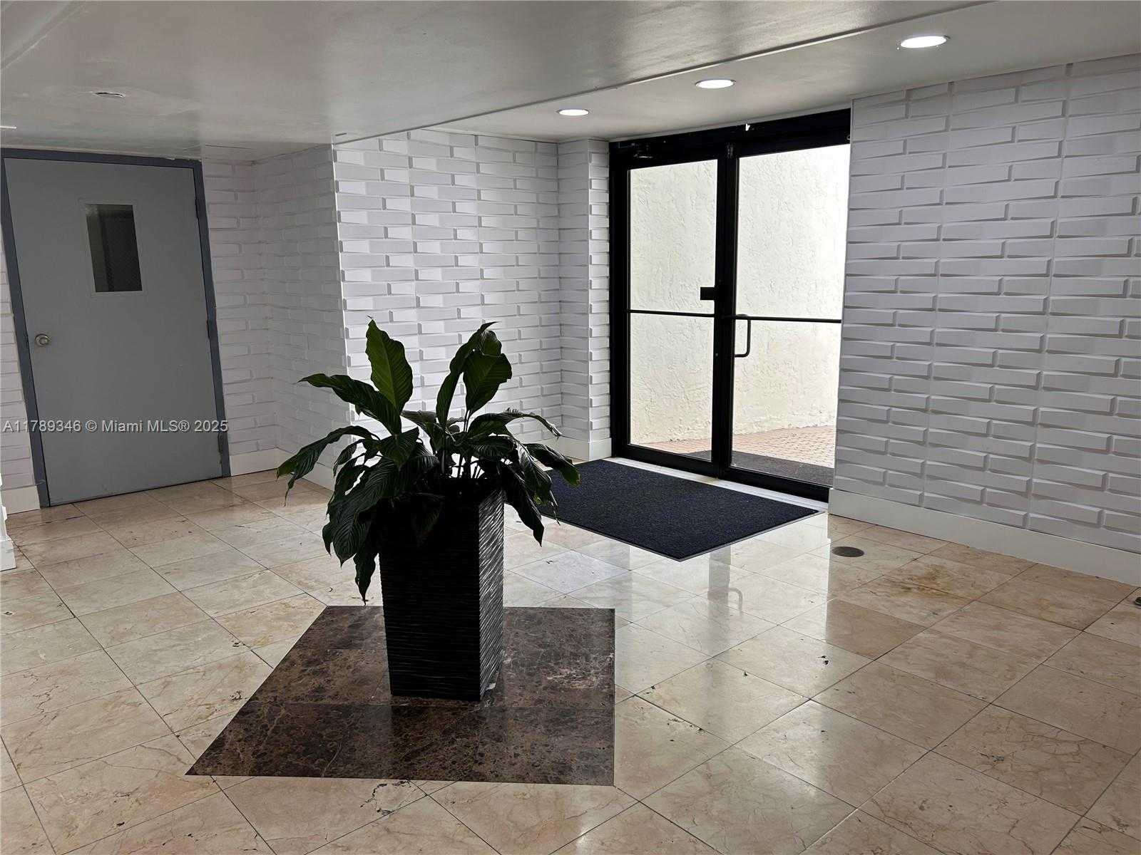 Small Image of 17011 NORTH BAY RD #518, Sunny Isles Beach Number 4